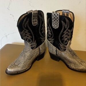 Black and Silver Western Cowboy Boots kids 13 or women’s 5